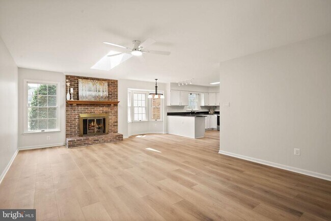 Building Photo - 13647 S Springs Dr