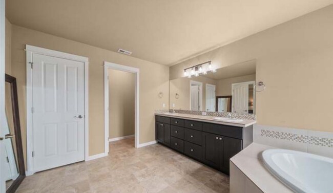 Building Photo - Teheleh Welcomes You Home to This 5 Bed Be...