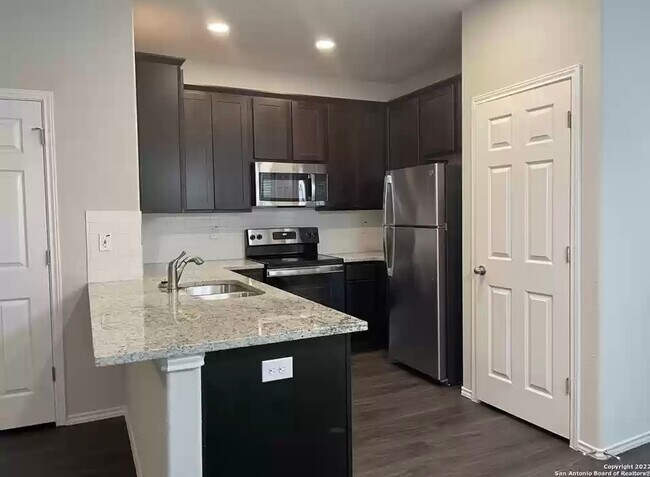 Building Photo - Luxury Duplex in Seguin (Navarro ISD)