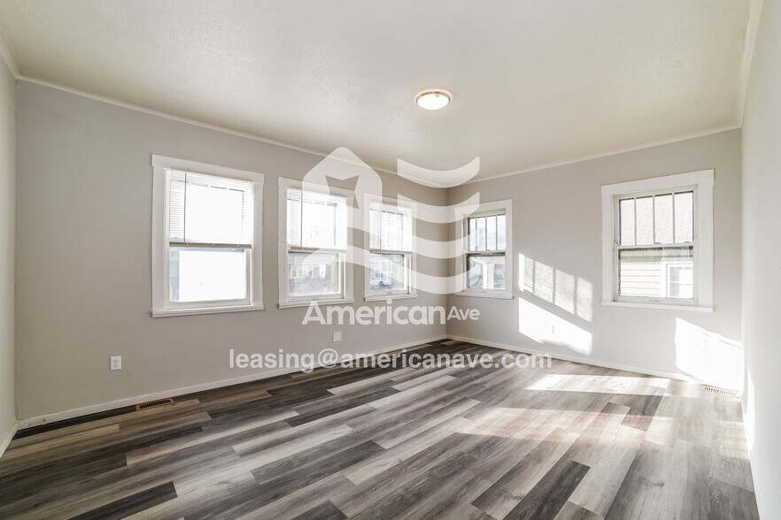 Building Photo - 717 E La Salle St