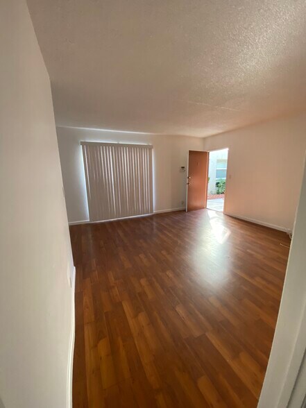 Building Photo - 940 S Venice Blvd