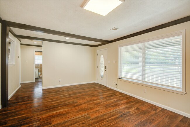 Building Photo - 25203 Lakeview Rd