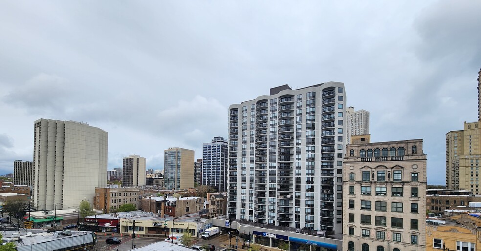 East view - 607 W Wrightwood Ave