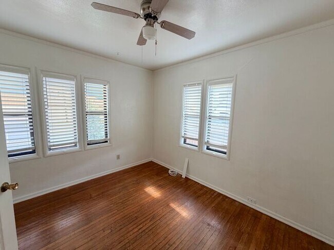Building Photo - Reno Affordable House 3 Bedroom/1 Bath/ 1 Cat Friendly