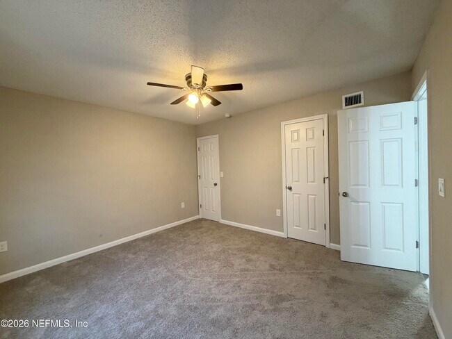Building Photo - 3545 N Ride Dr