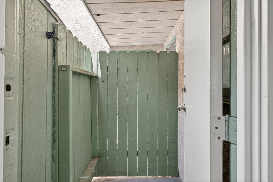 Building Photo - 441 Dawson Ave