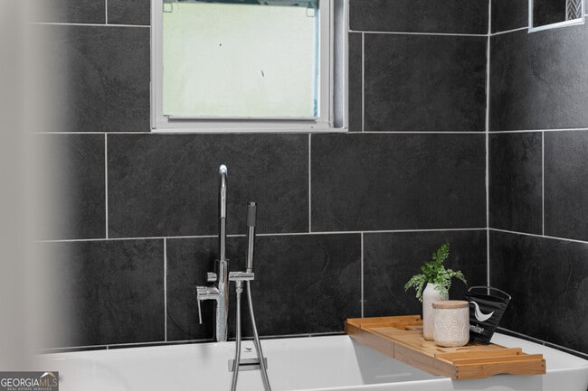 Building Photo - 1180 Fleming St