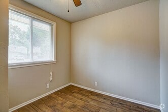 Building Photo - Renovated 3-Bed Gem Minutes from OU & Camp...