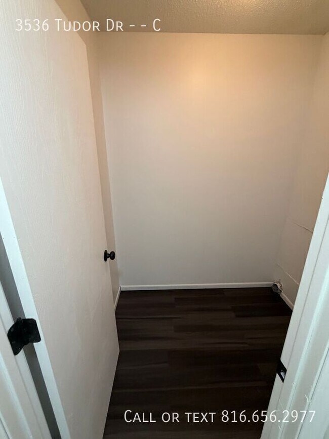 Building Photo - 3536 Tudor Dr