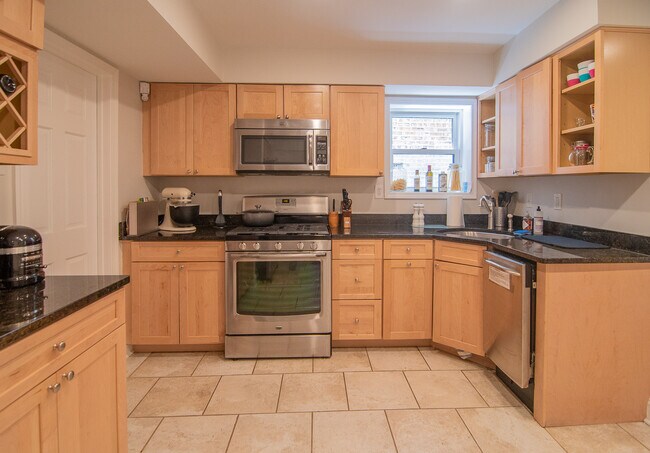 Building Photo - 5811 N Winthrop Ave