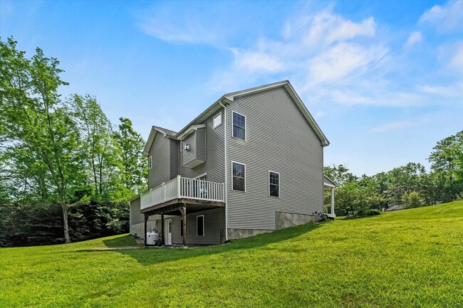 Building Photo - 30 Daylily Ln