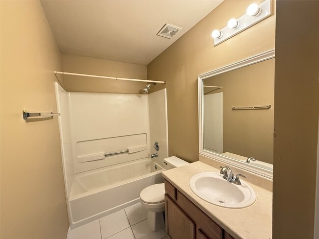 Building Photo - 719 Willow W Dr