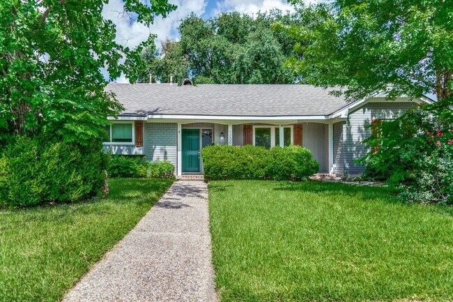 Primary Photo - One-Story Home for Rent in Walnut Bend, Ho...