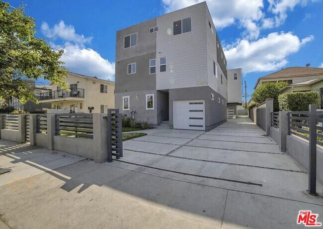 Primary Photo - 2303 Hauser Blvd