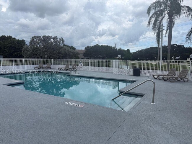 Building Photo - 12980 Vista Isles Dr