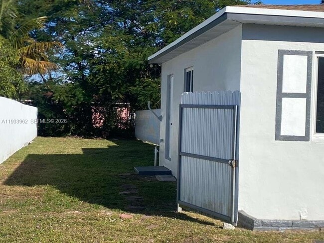 Building Photo - 1265 NE 142nd St