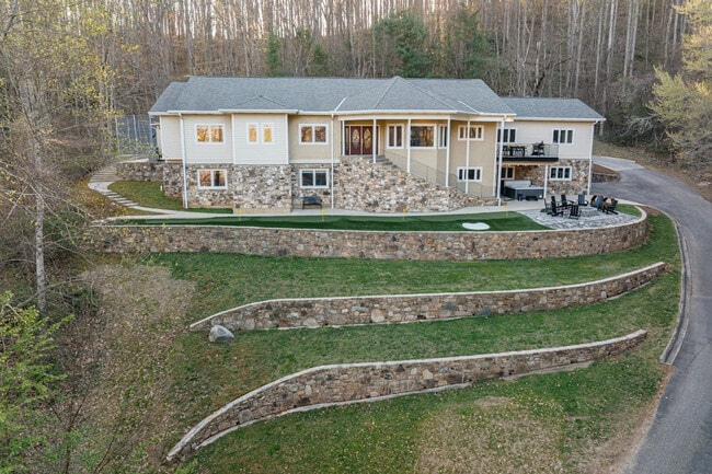 Building Photo - 33 Pinners Ln