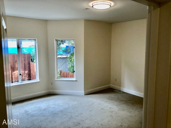 Building Photo - 3 br, 2.5 bath House - 316 Bartlett Street #1