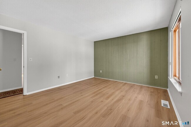 Building Photo - 155 Cottonwood Rd