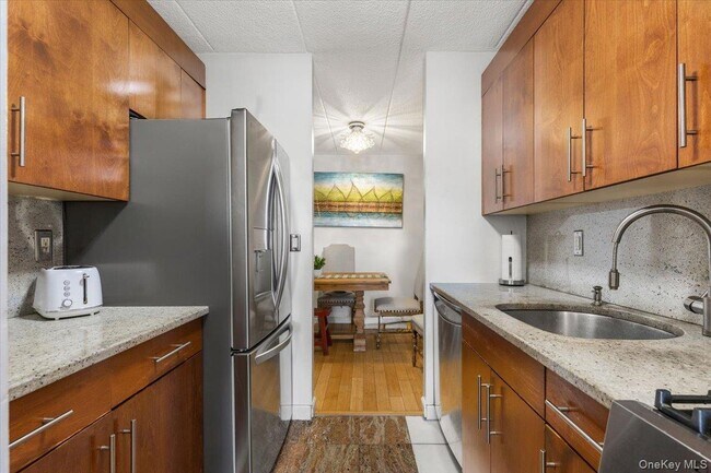 Building Photo - 1085 Warburton Ave