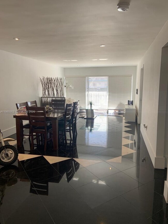 Building Photo - 3944 NE 167th St