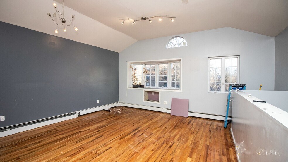 Building Photo - 968 Myrtle Ave