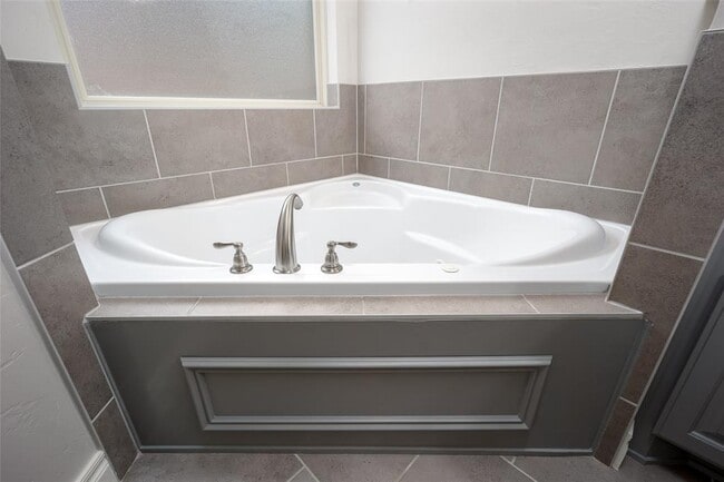 Building Photo - 18644 Groveton Blvd