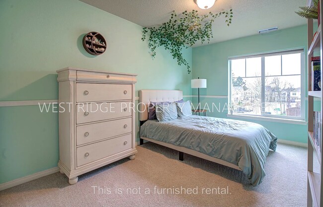 Building Photo - 3072 SE Kingswood Ave