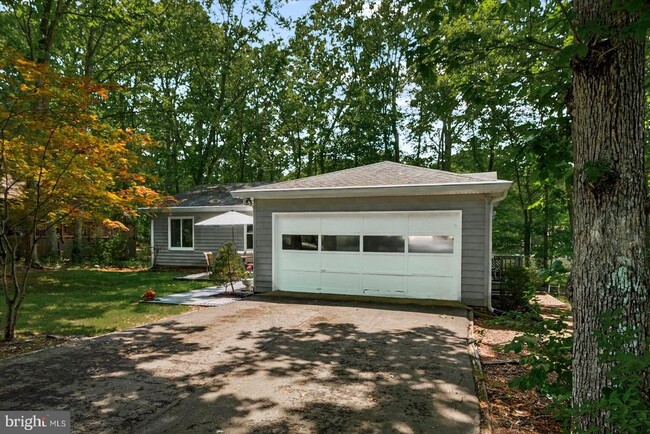 Building Photo - 137 Eagle Ct