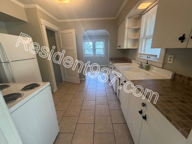 Building Photo - 2 Bed 1 Bath