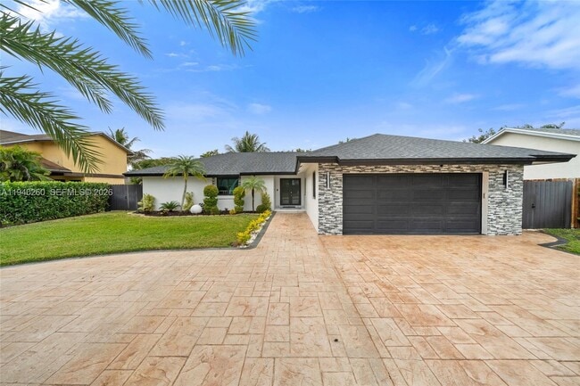 Building Photo - 730 SW 95 Terrace