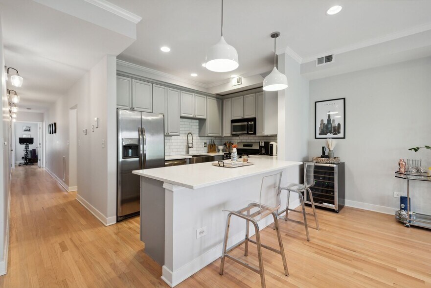 Building Photo - 821 W Superior St