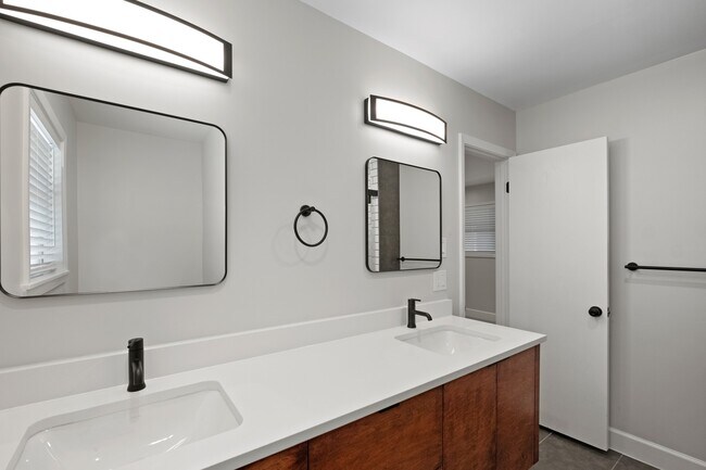 Building Photo - 5911 Rutherglenn Dr