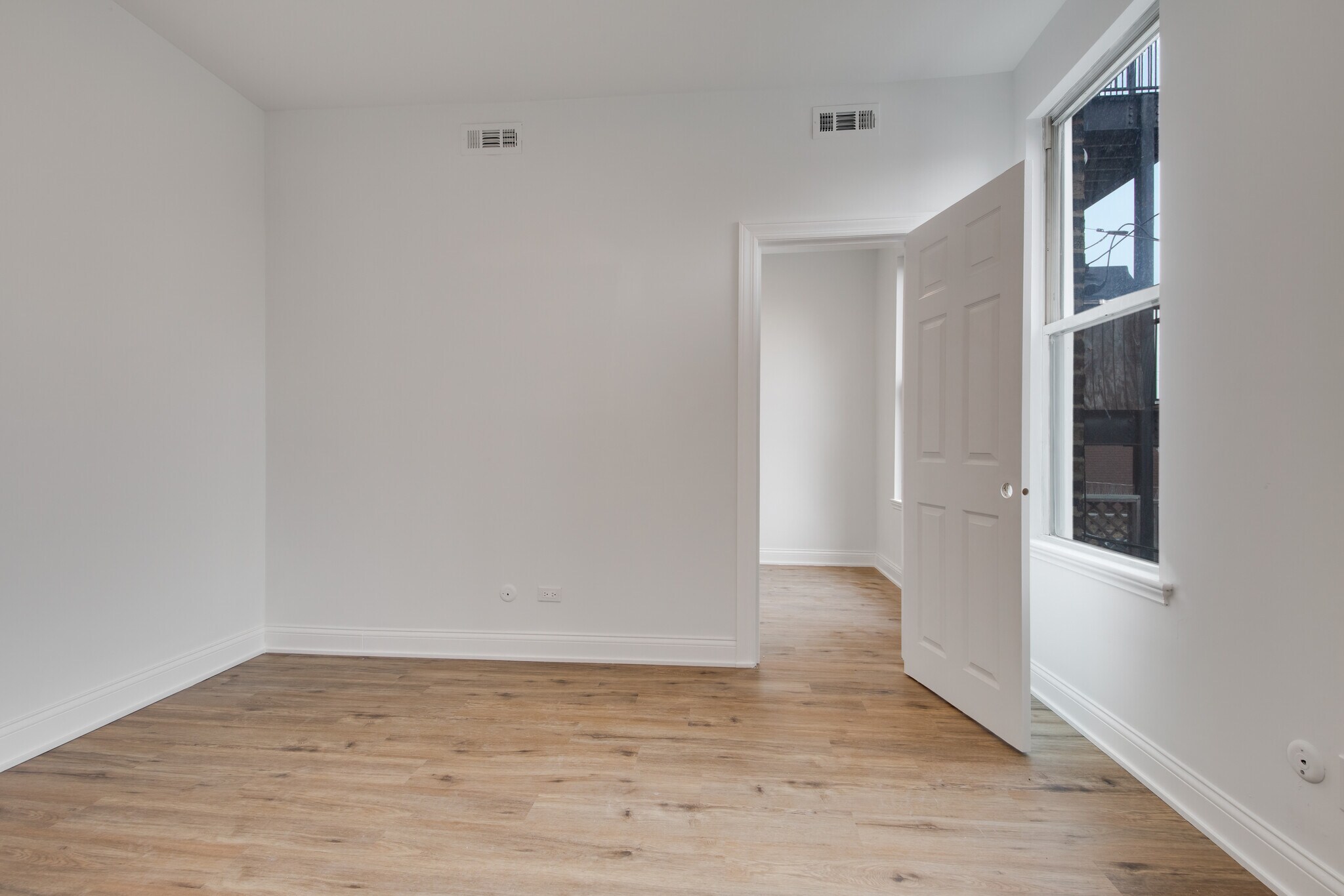 Building Photo - 2029 N Damen Ave