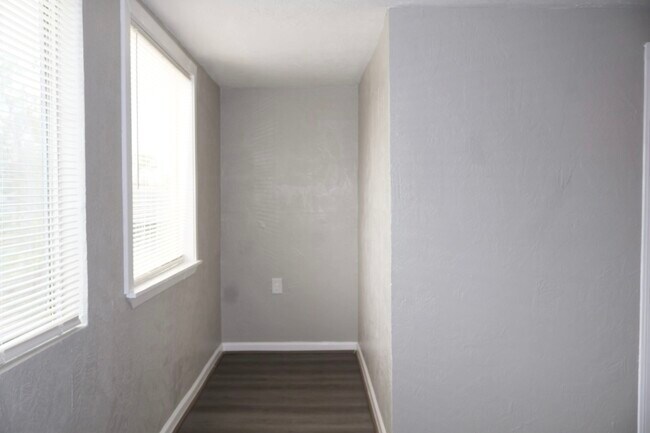 Building Photo - 7515 Bayway Dr
