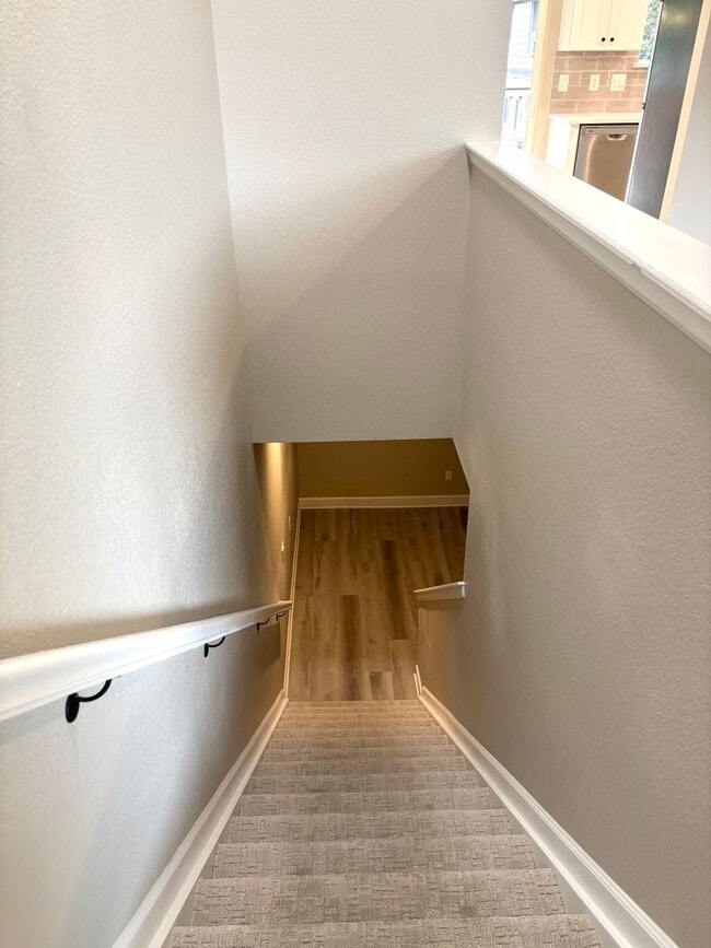 Building Photo - Stunning 4 bed 2 bath rental near Regis in...