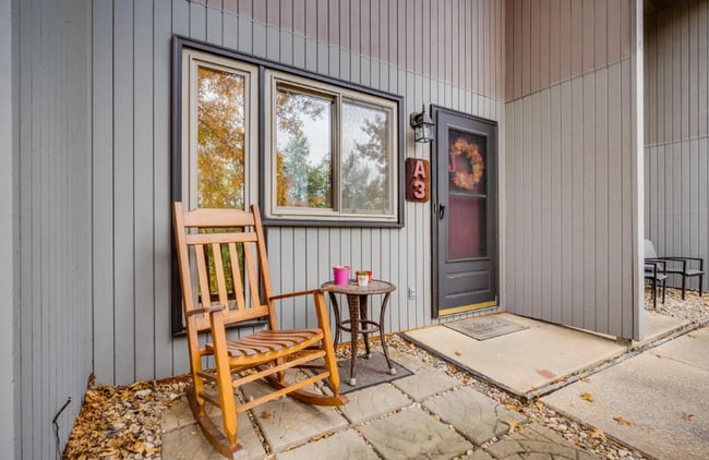 Building Photo - 2 Bedroom 1 Bath Condominium Located in Johnson City, TN
