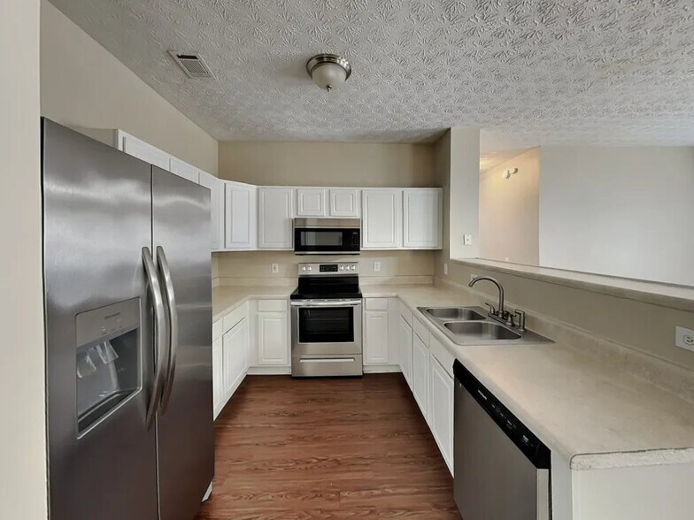 Building Photo - 4516 Swan Trce