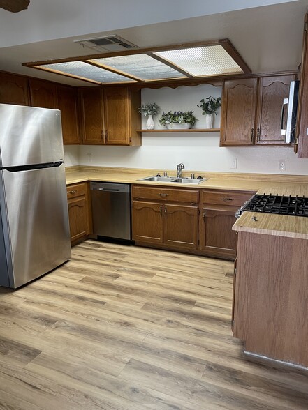 Building Photo - 6649 W Tropicana Ave