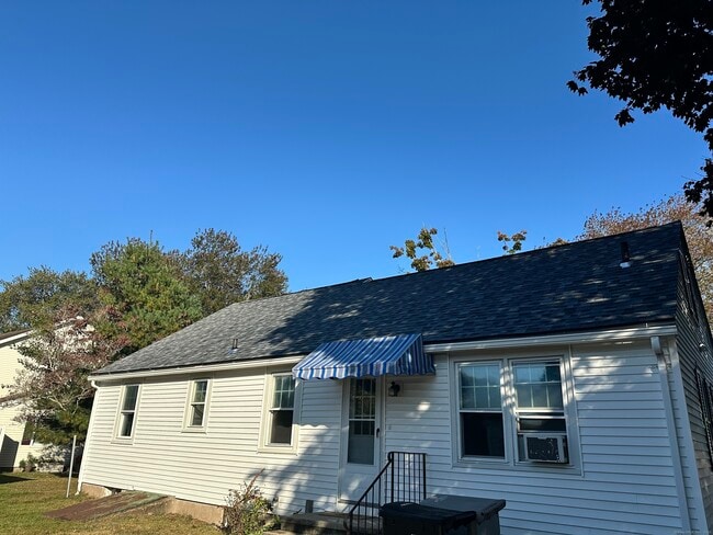 Building Photo - 32 Maplewood St