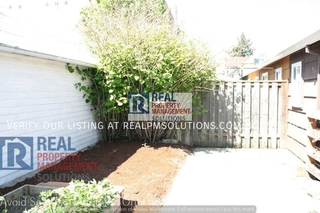 Building Photo - 5021 NE 17th Ave