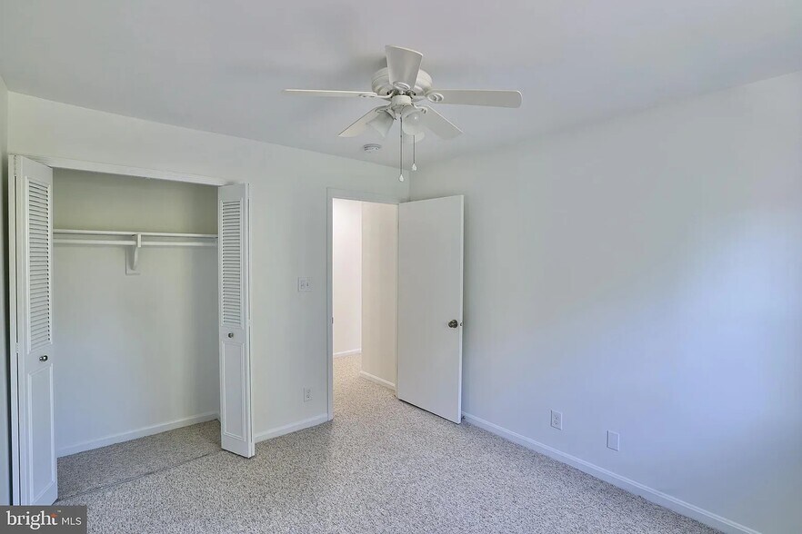 bed room 3 - 5952 Westchester Park Dr