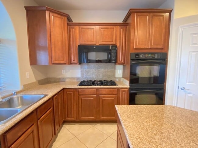 Building Photo - Available on July 31, 2025 For Viewing. Su...