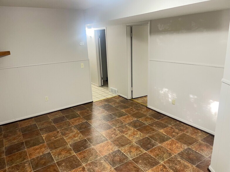 Building Photo - 1522 Cameron Dr