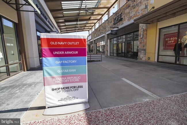 Building Photo - 13950 Estuary Dr