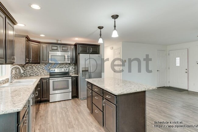 Building Photo - 9516 Holly Dr