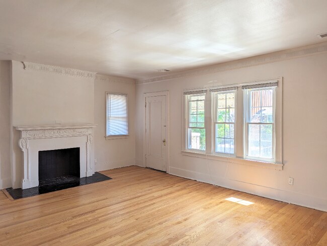 Building Photo - 3258 Calvert Ave