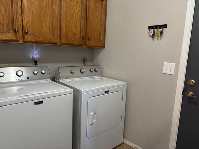 Building Photo - Lovely Updated 2bed/2bath Home in desert landscape of 45+ Active Adult Community of Leisure World...