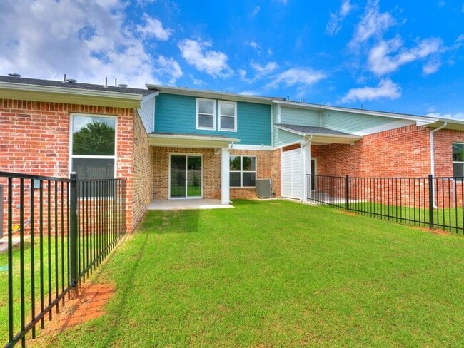 Building Photo - Luxury, Zero Maintenance Living Townhome