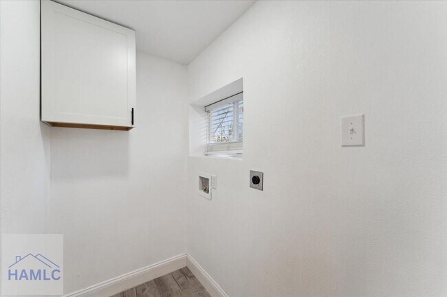 Building Photo - 8576 E B Cooper Hwy